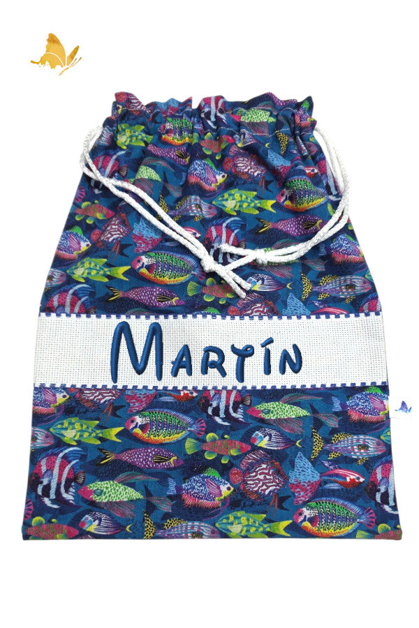 Bolsa merienda artesanal azul con peces y nombre bordado, algodón 100%, guardería
