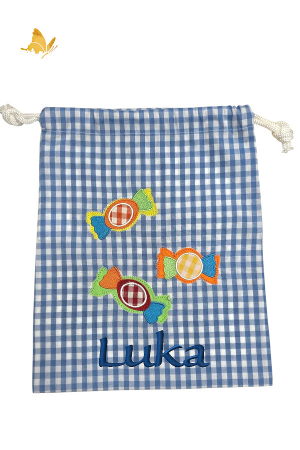 Bolsa merienda vichy azul bordada con caramelos y nombre personalizado, guardería