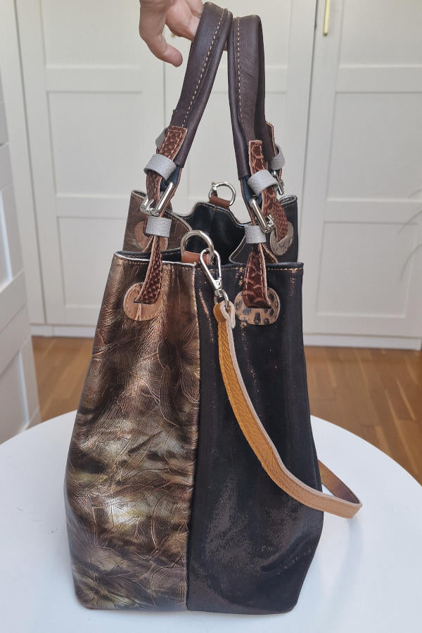 Bolso dorado precioso