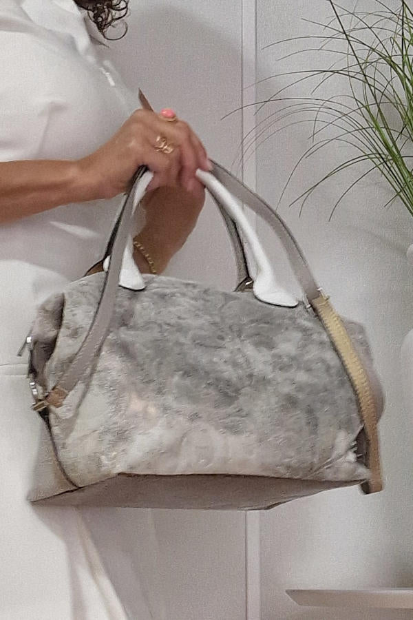 Bolso gris diferente