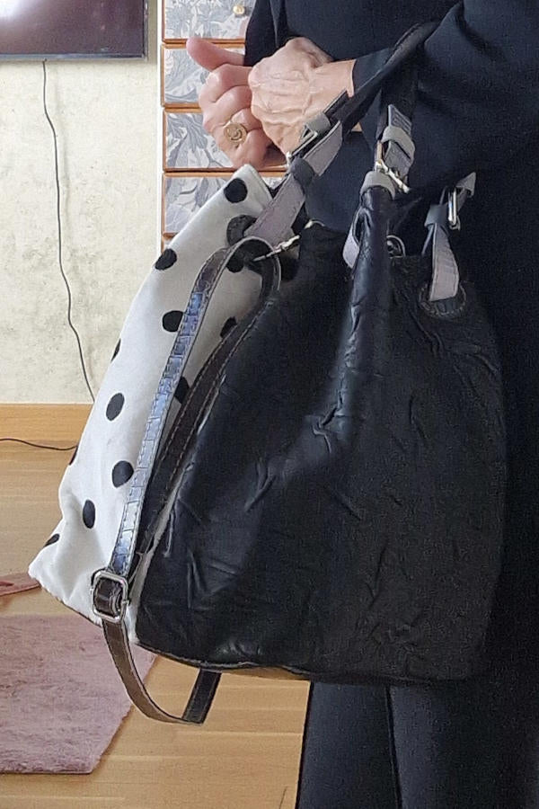 Bolso desigual lunares de piel