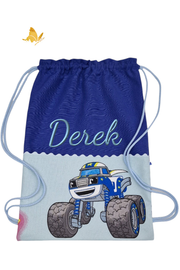 Mochila infantil Darington azul eléctrico bordada con nombre, bolsillo algodón azul claro y asas azul claro, hecha a mano por Bordados de Tania