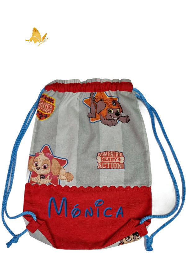Mochila infantil Patrulla Canina Skye y Zuma bordada con nombre, algodón 100%, cenefa roja y asas azules, hecha a mano por Bordados de Tania