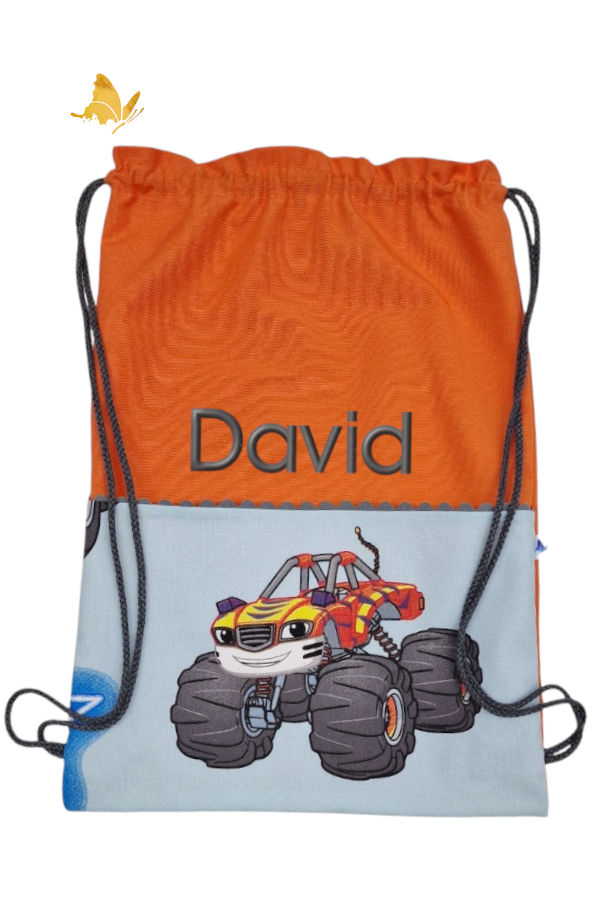 Mochila infantil Stripes naranja bordada con nombre, hecha a mano por Bordados de Tania