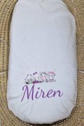 Sábana bajera ajustable malva con animalitos Savannah personalizada