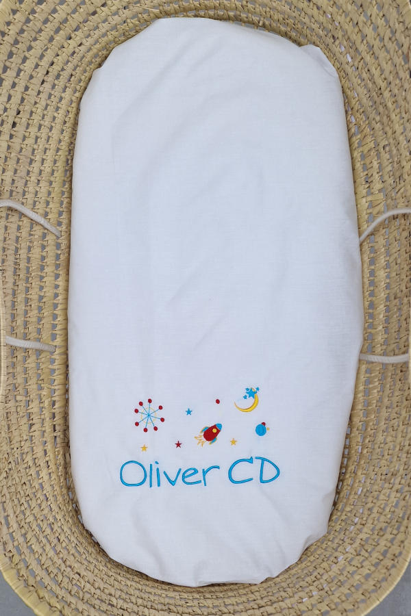 Sábana bajera ajustable bordada con galaxia personalizada con nombre para guardería