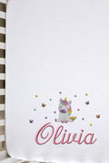 Sábana bajera ajustable bordada con unicornio personalizada con nombre para guardería